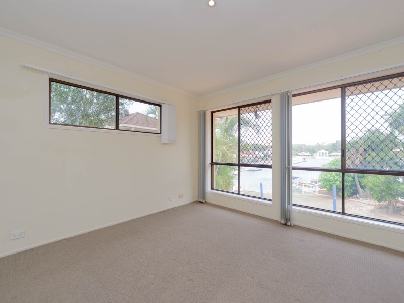 11 Walter Raleigh Crescent, Hollywell QLD 4216