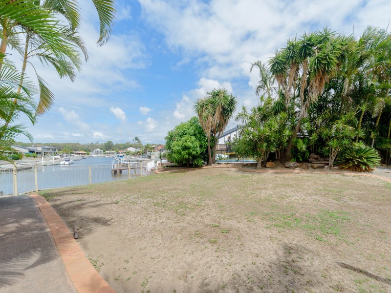11 Walter Raleigh Crescent, Hollywell QLD 4216