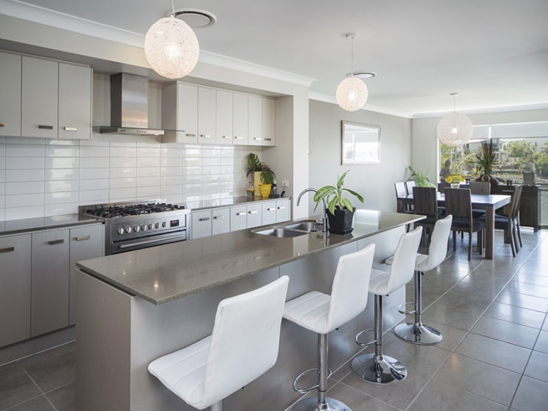 16 Onshore Place, Helensvale QLD 4212