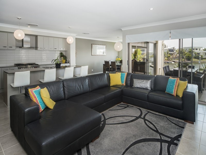 16 Onshore Place, Helensvale QLD 4212