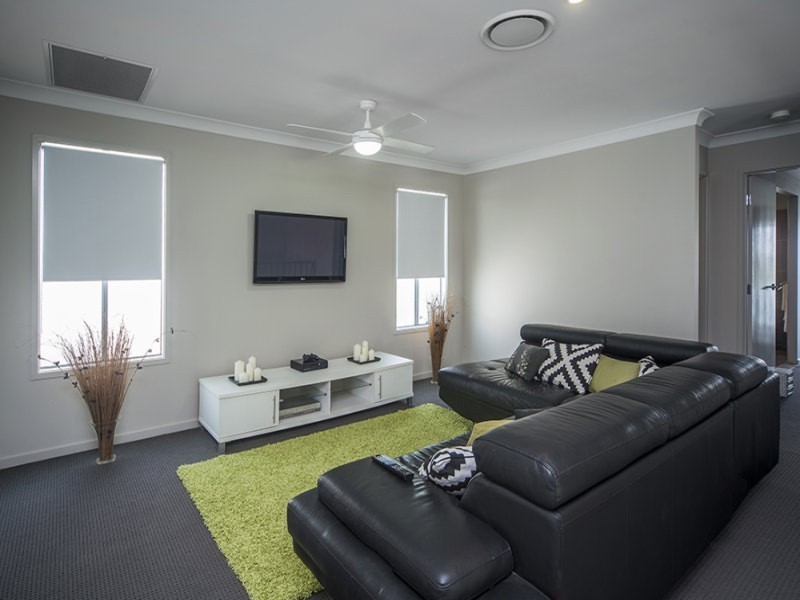 16 Onshore Place, Helensvale QLD 4212