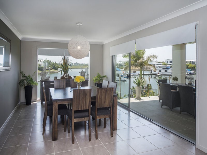 16 Onshore Place, Helensvale QLD 4212