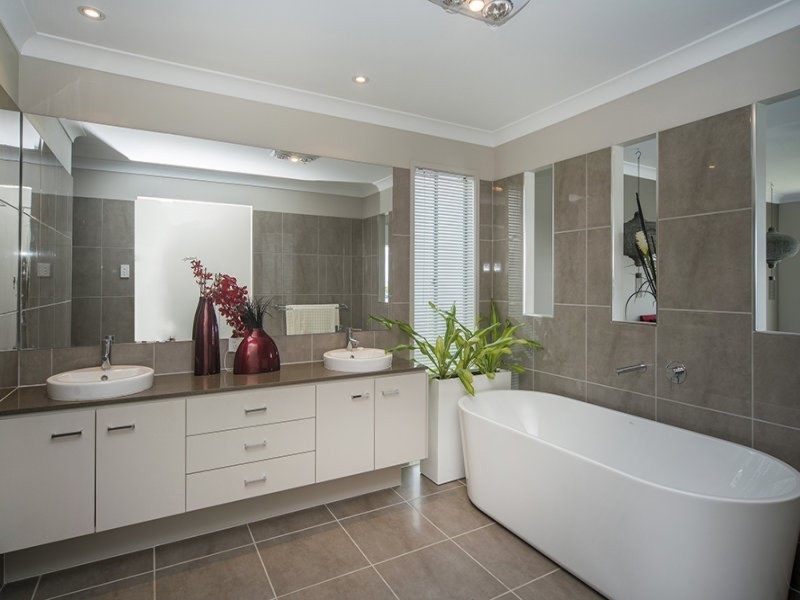 16 Onshore Place, Helensvale QLD 4212