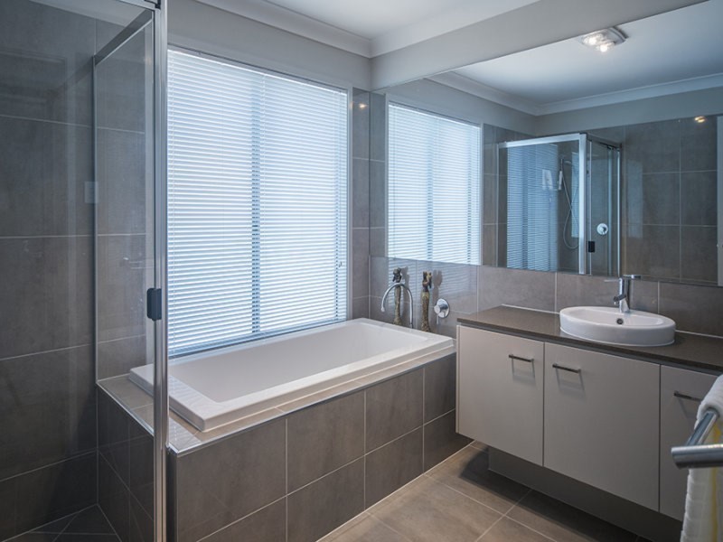 16 Onshore Place, Helensvale QLD 4212