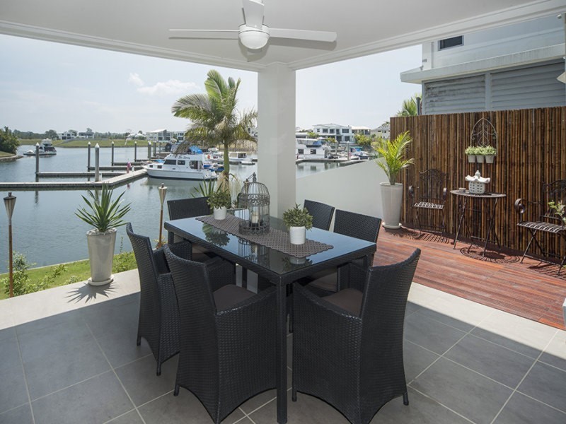 16 Onshore Place, Helensvale QLD 4212