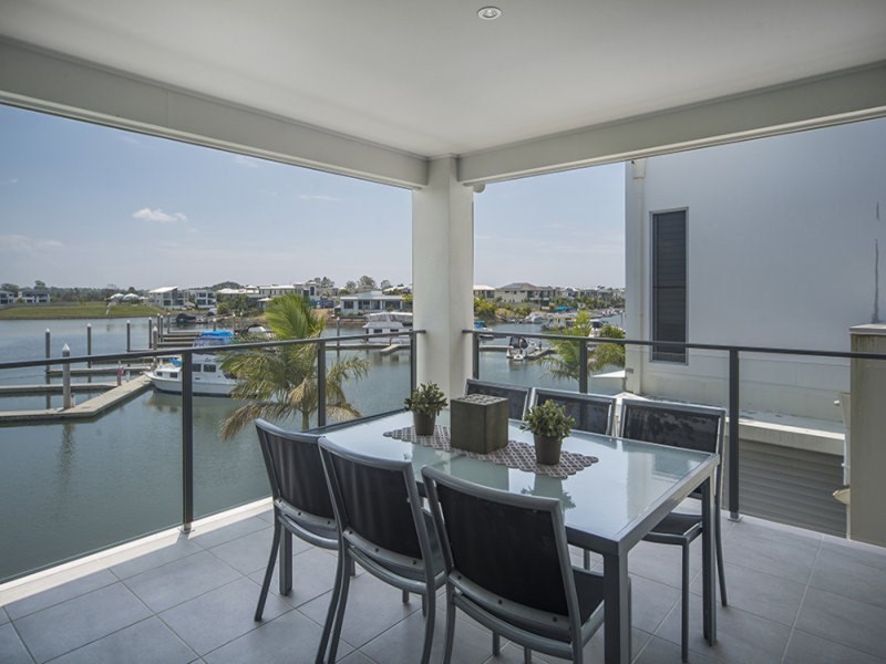 16 Onshore Place, Helensvale QLD 4212