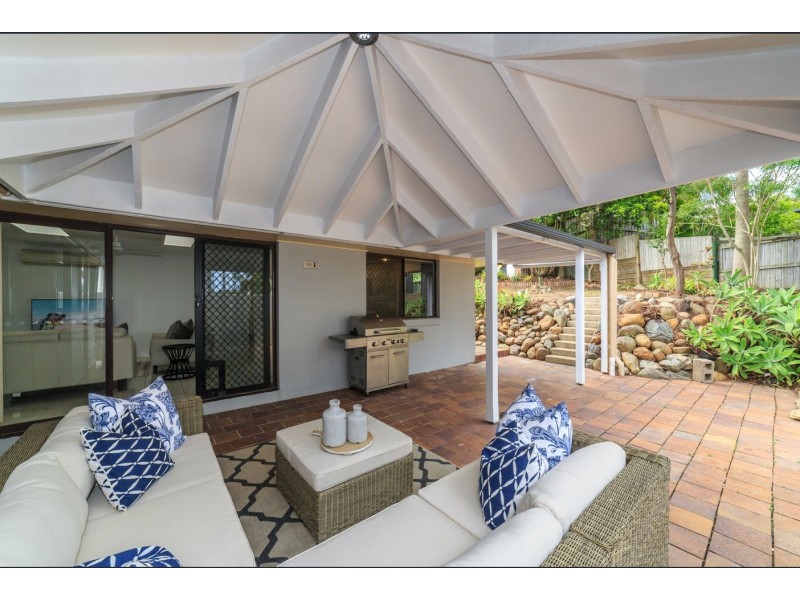 1 Bligh Court, Benowa QLD 4217