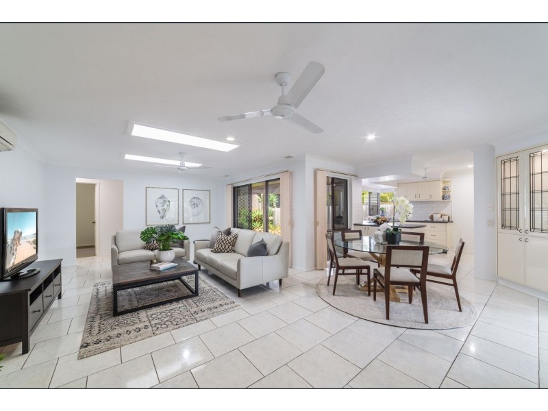 1 Bligh Court, Benowa QLD 4217