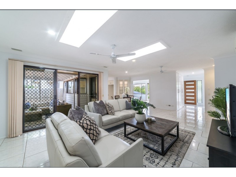 1 Bligh Court, Benowa QLD 4217