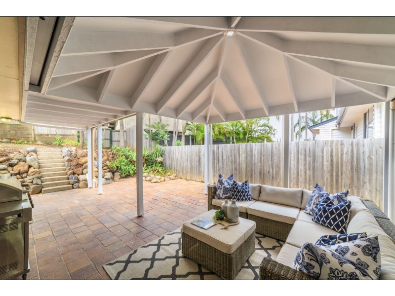 1 Bligh Court, Benowa QLD 4217