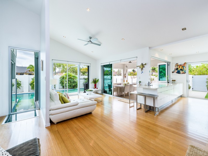 1 Trieste Court, Coombabah QLD 4216