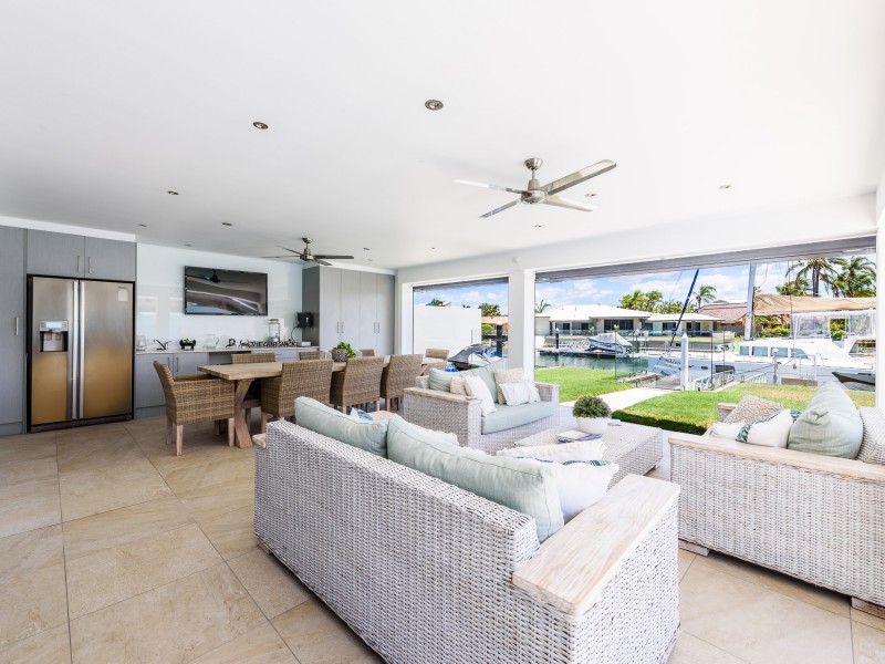 30 Lindsay Parade, Paradise Point QLD 4216