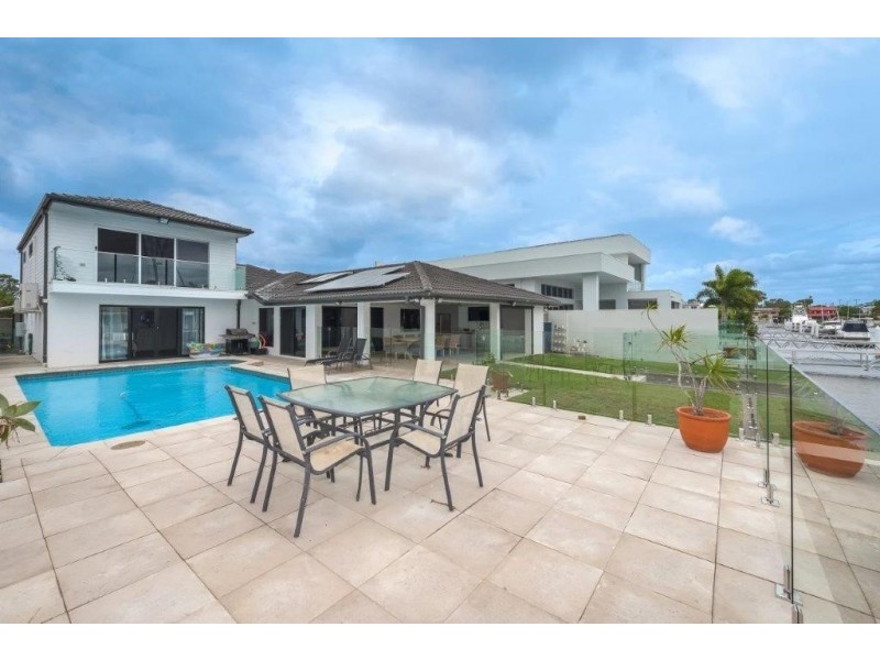 30 Lindsay Parade, Paradise Point QLD 4216