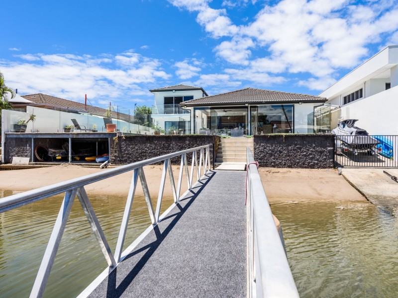 30 Lindsay Parade, Paradise Point QLD 4216