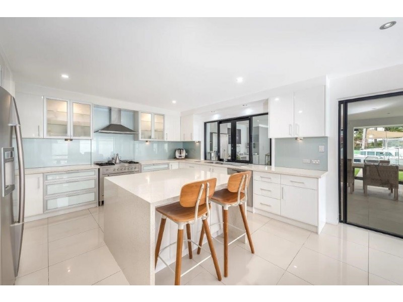 30 Lindsay Parade, Paradise Point QLD 4216