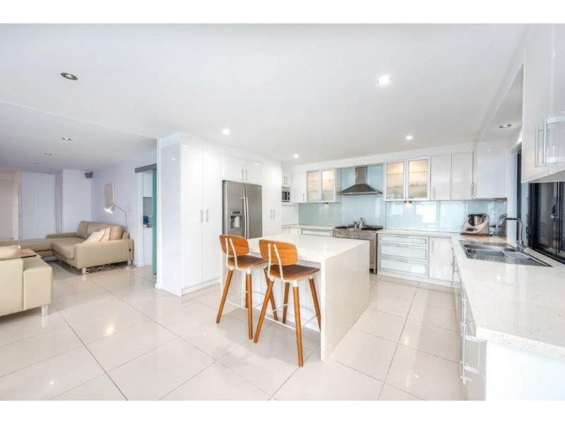 30 Lindsay Parade, Paradise Point QLD 4216