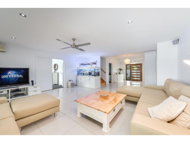 30 Lindsay Parade, Paradise Point QLD 4216