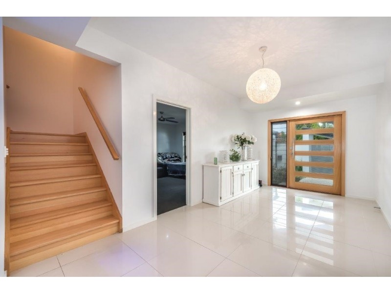 30 Lindsay Parade, Paradise Point QLD 4216