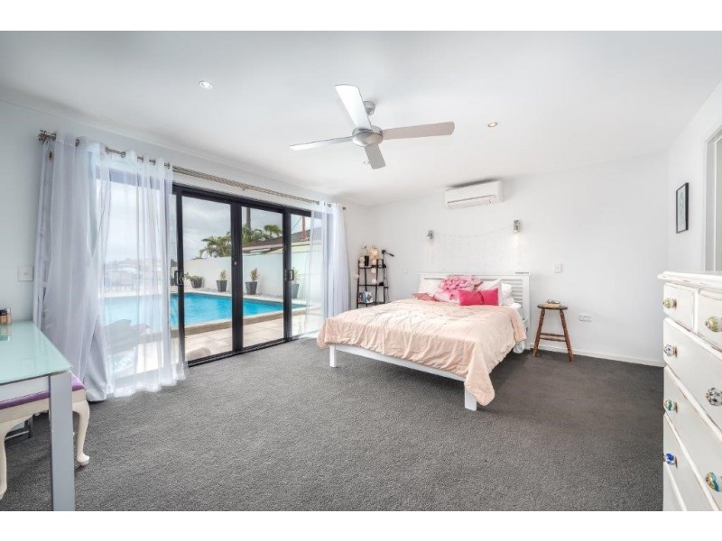 30 Lindsay Parade, Paradise Point QLD 4216