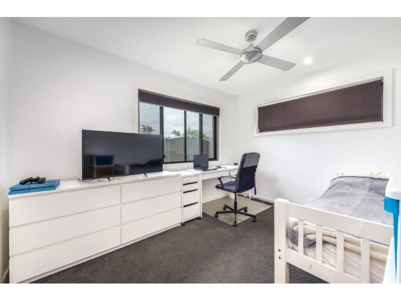 30 Lindsay Parade, Paradise Point QLD 4216