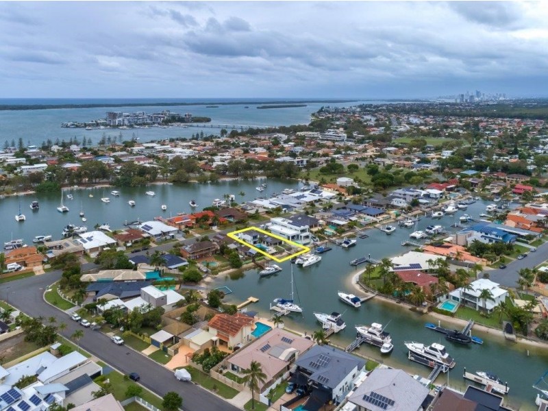 30 Lindsay Parade, Paradise Point QLD 4216