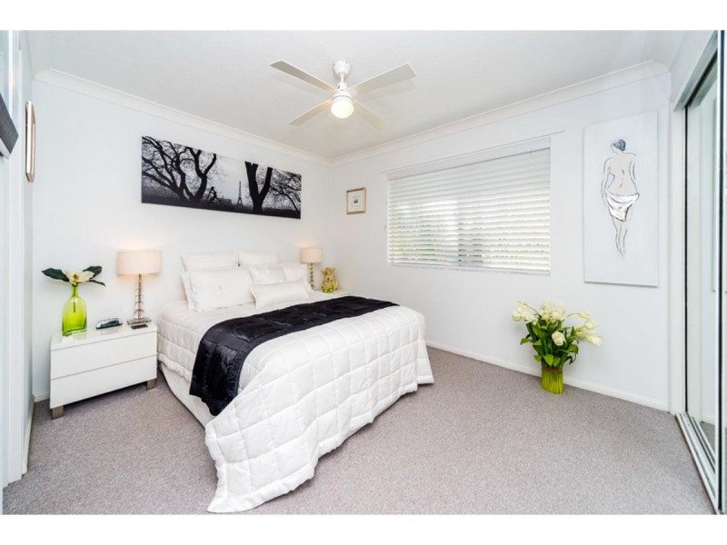 6/65 Bayview Street, Runaway Bay QLD 4216