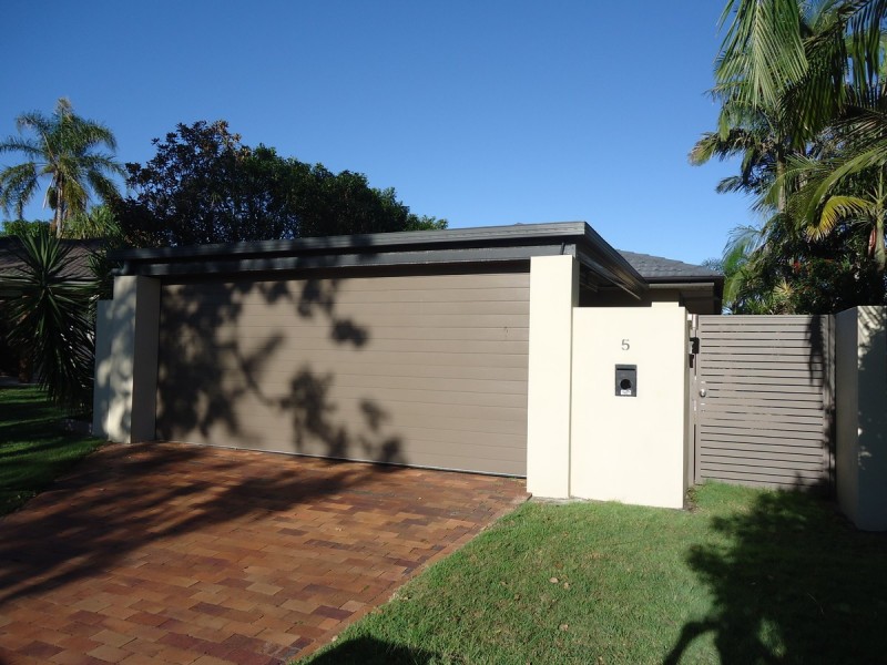 5 Augusta Court, Coombabah QLD 4216