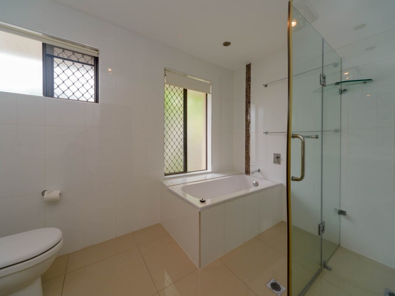 5 Augusta Court, Coombabah QLD 4216