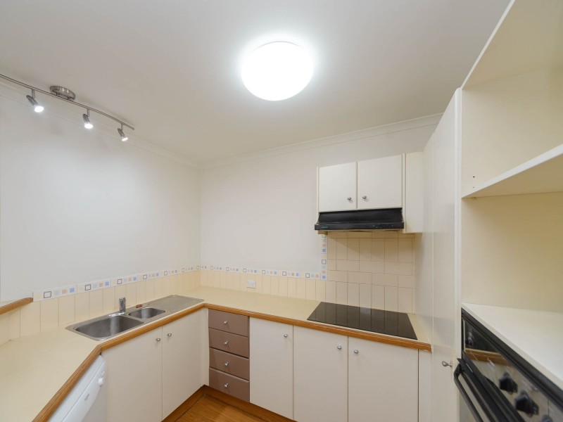 4/14 Jennifer Avenue, Runaway Bay QLD 4216