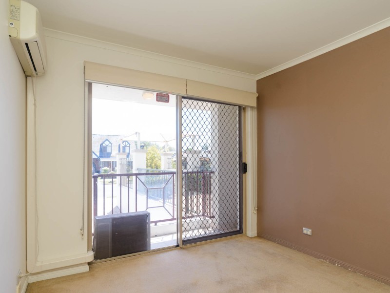 4/14 Jennifer Avenue, Runaway Bay QLD 4216