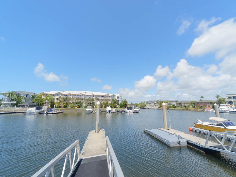 4/14 Jennifer Avenue, Runaway Bay QLD 4216