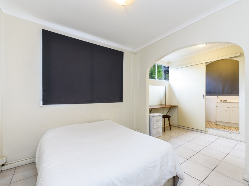 32 Turana Street, Coombabah QLD 4216