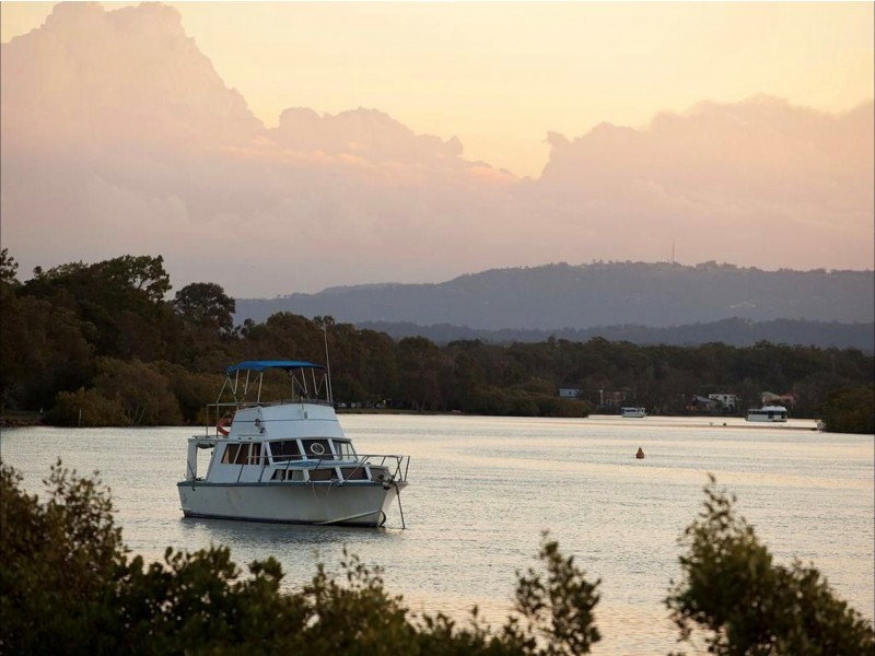 32 Turana Street, Coombabah QLD 4216