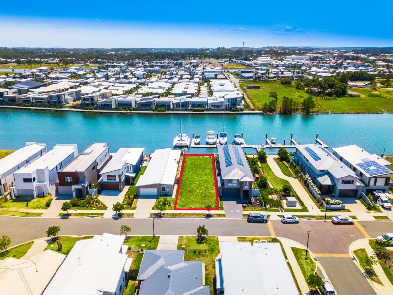 26 Waters Close, Hope Island QLD 4212