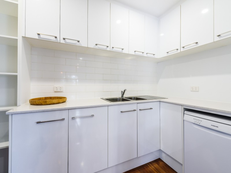 67 Kindra Avenue, Southport QLD 4215