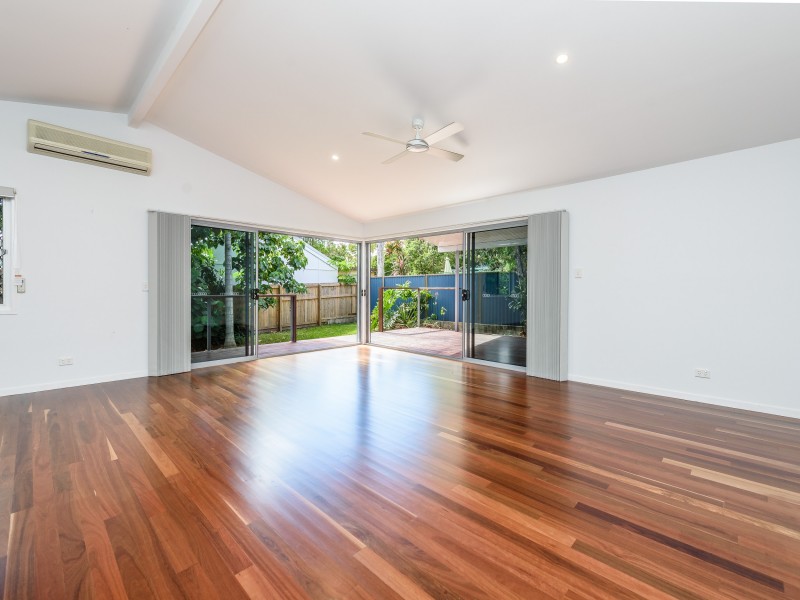 67 Kindra Avenue, Southport QLD 4215