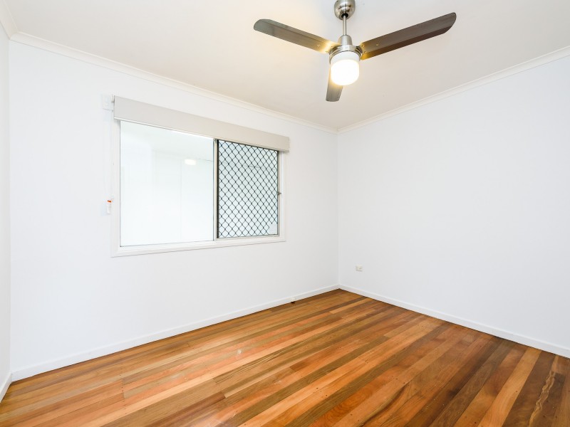 67 Kindra Avenue, Southport QLD 4215