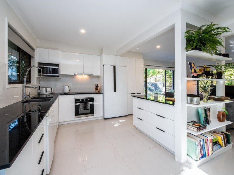 10 Lergessner Street, Biggera Waters QLD 4216