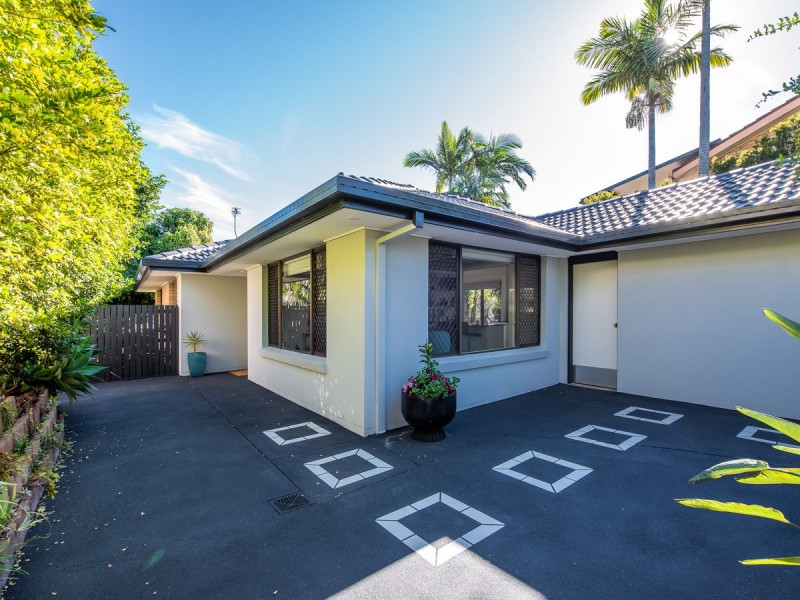 10 Lergessner Street, Biggera Waters QLD 4216