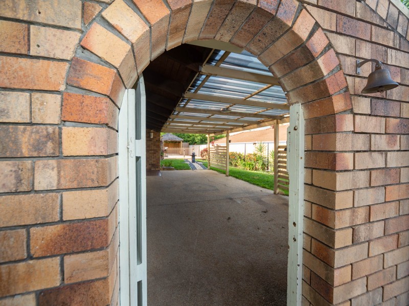 8 Ardlethan Court, Helensvale QLD 4212