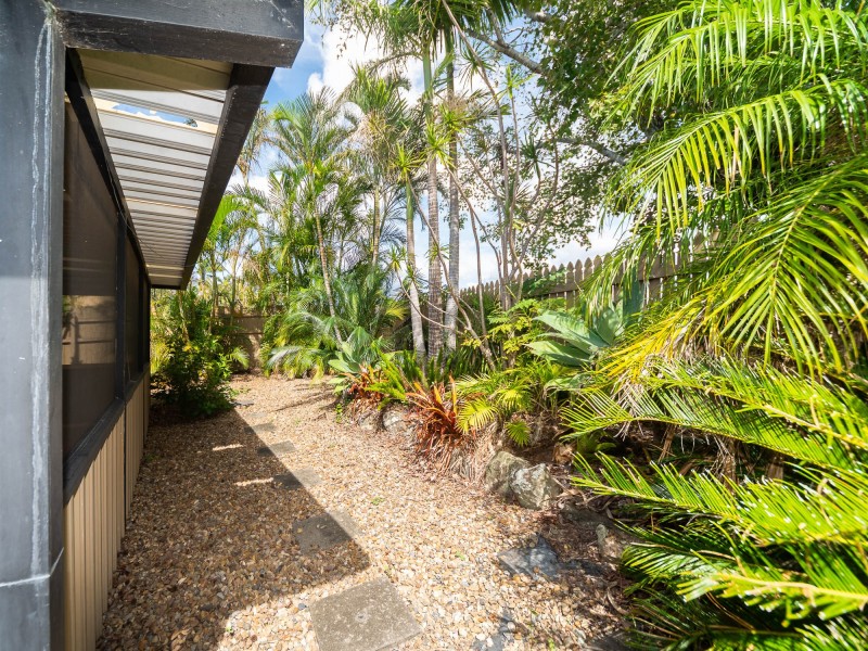 1/5 Davebill Court, Labrador QLD 4215