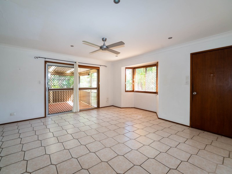 1/5 Davebill Court, Labrador QLD 4215