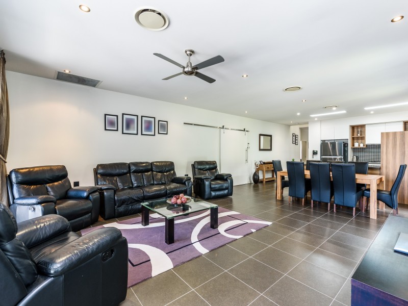 4 Osmium Lane, Hope Island QLD 4212