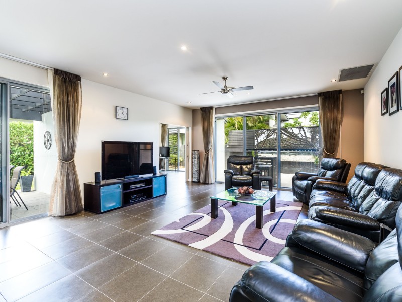 4 Osmium Lane, Hope Island QLD 4212