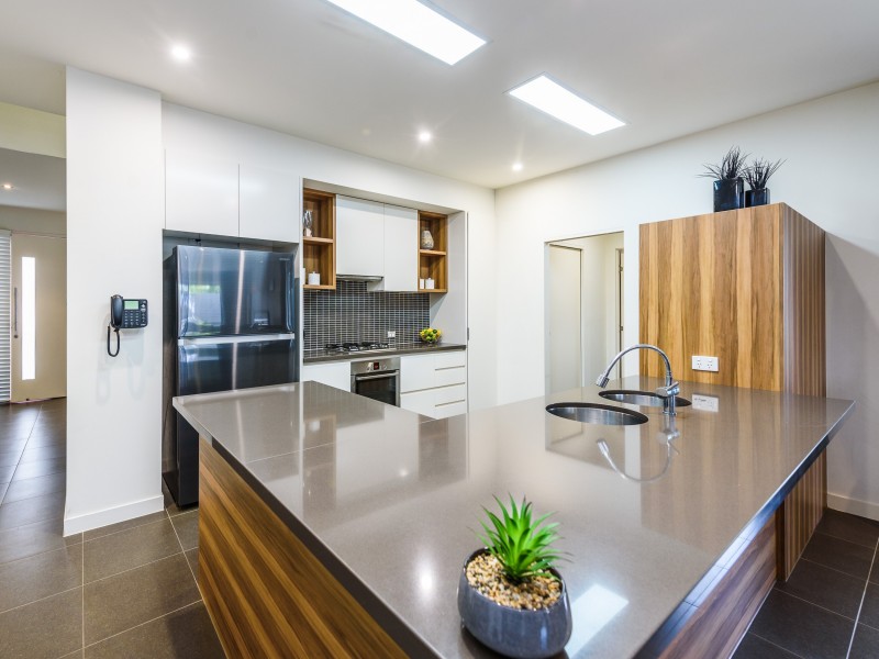 4 Osmium Lane, Hope Island QLD 4212