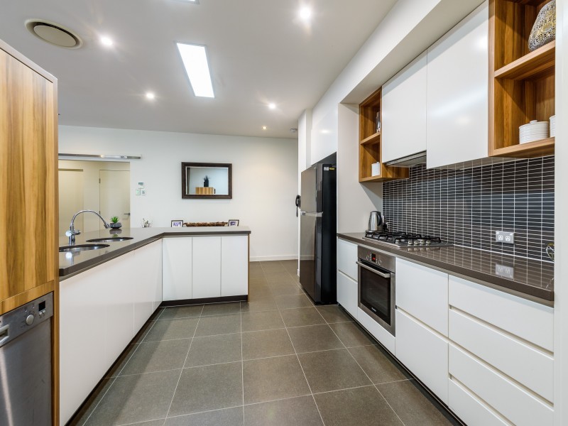 4 Osmium Lane, Hope Island QLD 4212