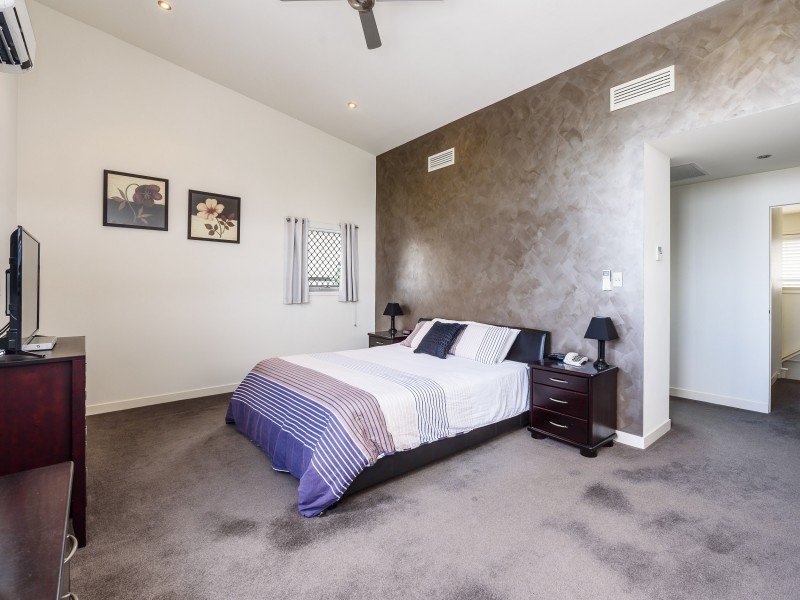 4 Osmium Lane, Hope Island QLD 4212