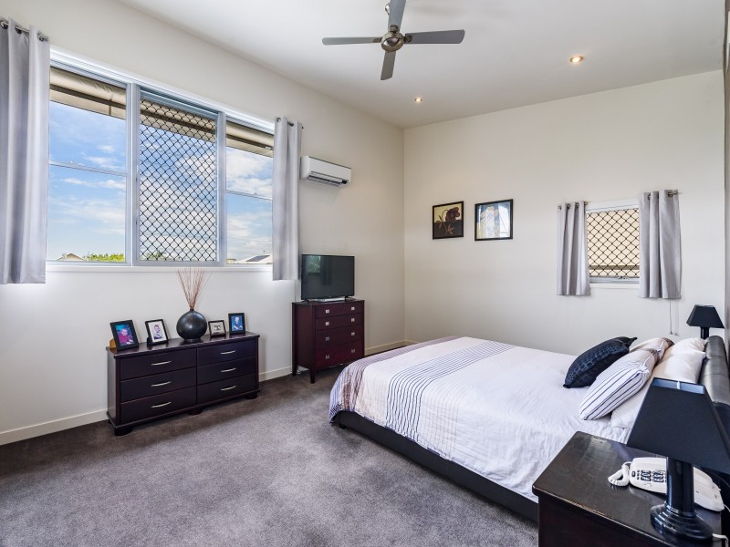 4 Osmium Lane, Hope Island QLD 4212