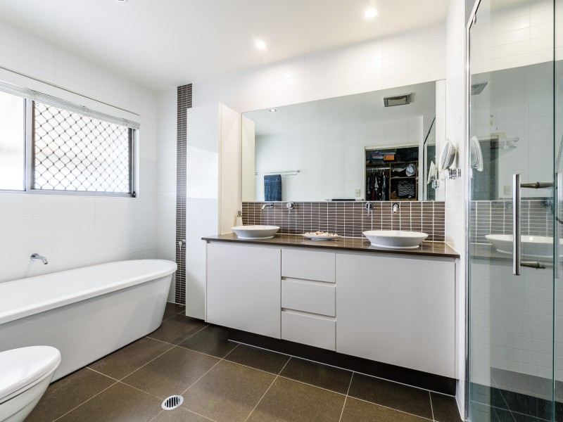 4 Osmium Lane, Hope Island QLD 4212