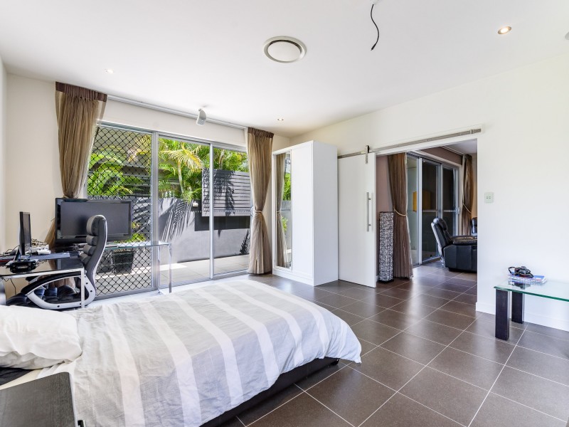 4 Osmium Lane, Hope Island QLD 4212